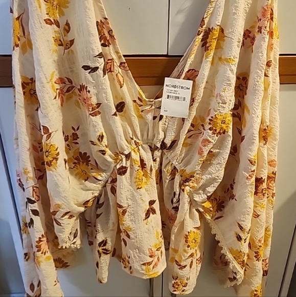 NWT- Nordstrom Bloomfield Large Ivory multi floral shirt . $16 - Picture 2 of 16